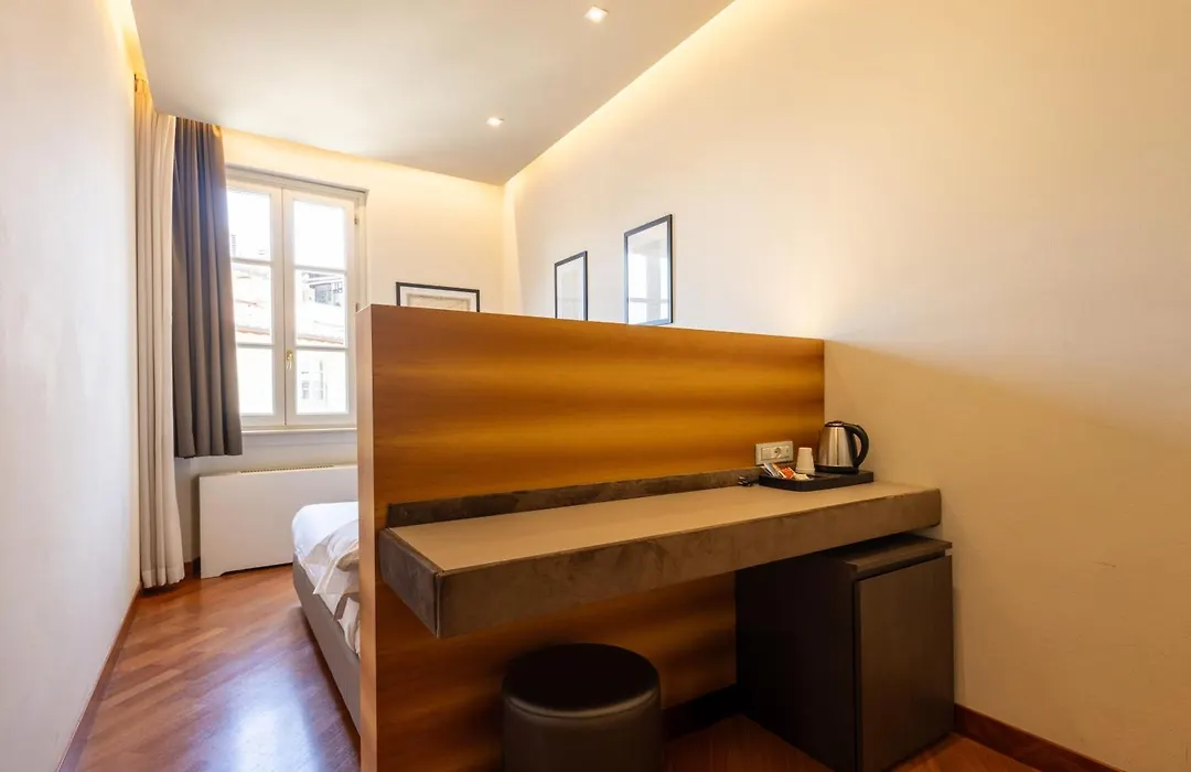 Hotel Embassy-1